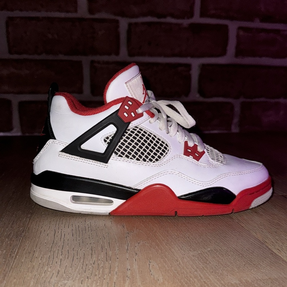 Air Jordan 4 Fire Red (NEW WITH BOX)